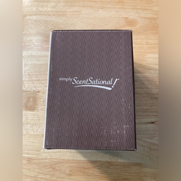 Scentsationals bliss wax melts plug ins - has live , laugh , love design. NWT - Picture 6 of 6